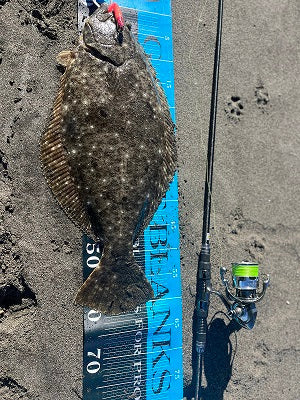 サーフ釣行レポート】極寒予想のサーフでヒラメ62cmをキャッチ