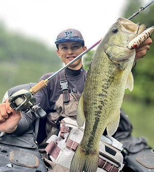 【千葉・野池フローター釣行】トップで炸裂!ザラスプークで42cmバスキャッチ🔥