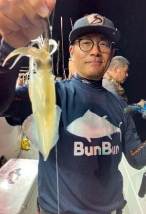 【敦賀イカメタル釣行レポート】ケンサキイカ17杯!🦑 カラー選びが釣果アップの鍵