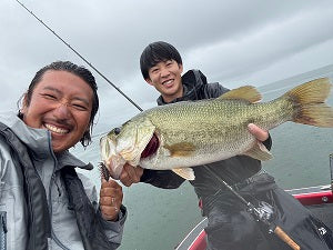 【大雨の琵琶湖南湖バス釣行】たまらんばい永野プロガイドでロクマル降臨!