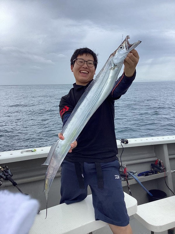 大阪湾】タチウオテンヤ最前線！荒波の中でF5サイズ含む25本