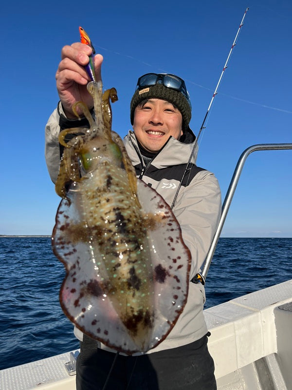 【三重・志摩沖】R3でティップラン＆天秤フカセ！1kg級アオリイカと旬のイサギを満喫