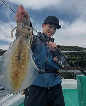 【ボートエギングin三重・勝美丸】自己記録タイの1.8kgアオリイカをキャッチ！春のモンスター出現🦑
